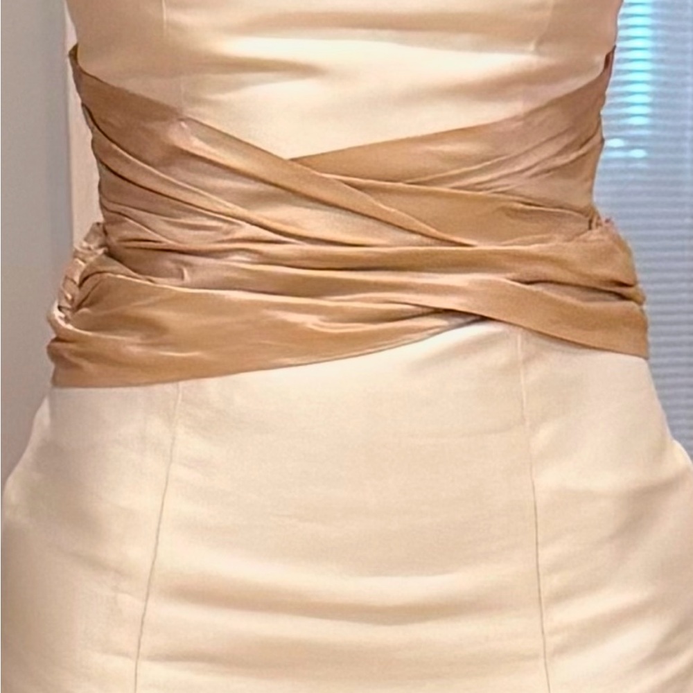 Carolina Herrera Wedding Gown - Picture 2 of 3